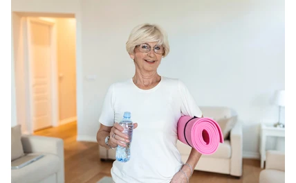 Jak szybko rozpoznać objawy odwodnienia u starszej osoby?