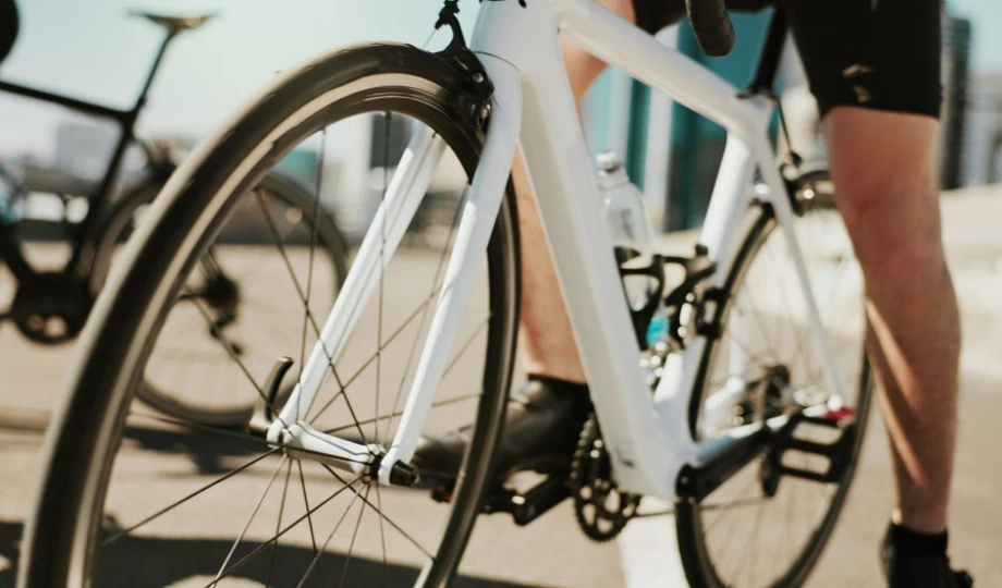 W jaki sposób zadbać o nawodnienie w trakcie treningu lub wyścigu kolarskiego?