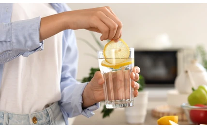 Czy warto pić wodę z cytryną?