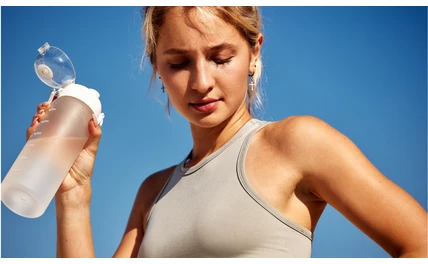 Co pić w upalne dni – jakie napoje najlepiej ugaszą pragnienie?